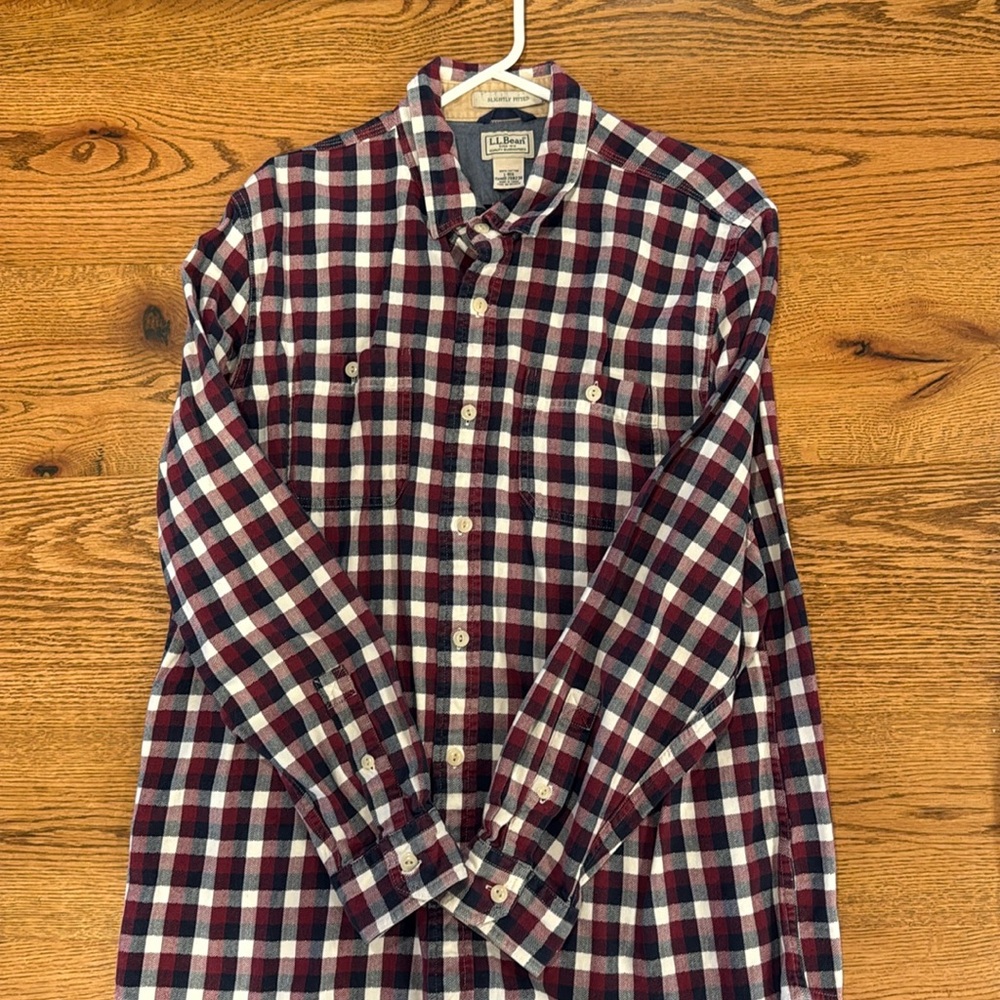 Men’s LLBean flannel size Large slightly fitted